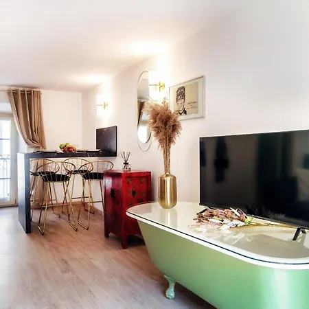 Vanity Flat - The House Of Travelers Apartment *